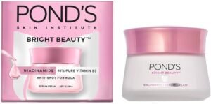 POND’S Bright Beauty Day Cream 35 g, Non-Oily, Mattifying Daily Face Moisturizer, SPF 15 – With Niacinamide to Lighten Dark Spots for Glowing Skin