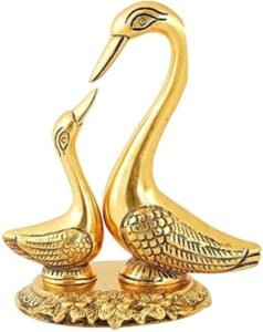 CraftVatika Pair of Kissing Duck Decorative Showpiece Metal Swan Set Statue for Home Table Office Desk Decoration-Gift for him her Couple Anniversary Birthday Valentine, 5×4.5×3 in, Gold (1) swan