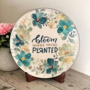 Amazon Basics Metal Bloom Where You are Planted Showpiece Plate with Wooden stand | 8 Inches | Mild Steel with Enamel Coating | Home & Office Desk Decor | Compact & Stylish Design | (21.5 x 20.5 x 5 cm)
